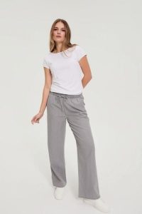 Jeansy z szerokimi nogawkami szare. Szare jeansy MOODO, bez wzorów, z bawełny. Za 139,99 zł.