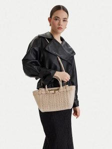 Just Cavalli Torebka 80RA4BG2 ZSD90 Beżowy. Brązowe torebki klasyczne Just Cavalli, bez wzorów, ze skóry, bez dodatków. Za 587,99 zł.