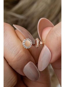 Heliophilia Pozłacane kolczyki-wkrętki z cyrkoniami rozmiar: onesize. Czerwone kolczyki Heliophilia, z cyrkonią, pozłacane. Za 113,10 zł.