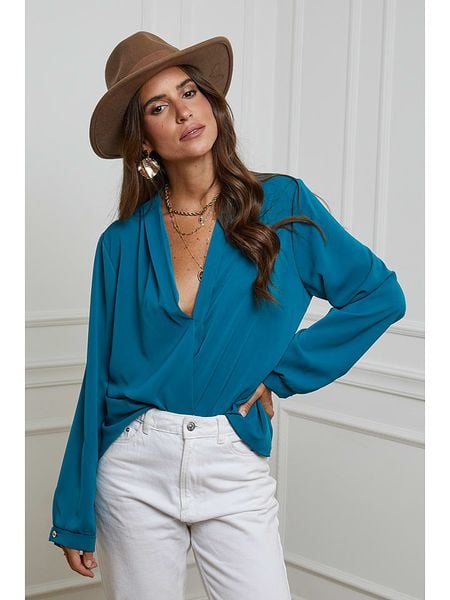 L'armoire de Suzette Bluzka w kolorze niebieskim rozmiar: 38/40. Niebieskie bluzki L'armoire de Suzette, l, bez wzorów, klasyczne, bez kołnierzyka, bez ramiączek. Za 73,99 zł.