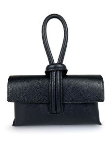 Lia Biassoni Skórzana torebka w kolorze czarnym - 23 x 13 x 6 cm rozmiar: onesize. Czarne torebki klasyczne Lia Biassoni, bez wzorów, z materiału, przez ramię, bez dodatków. Za 217,99 zł.