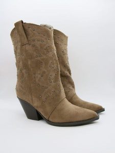 Bellucci Kowbojki w kolorze khaki rozmiar: 37. Brązowe buty zimowe Bellucci, bez obcasa, bez zapięcia. Za 173,99 zł.