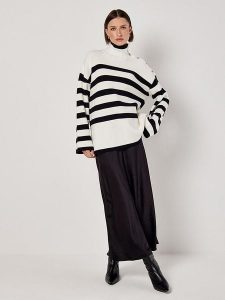 Apricot Sweter w kolorze biało-czarnym rozmiar: S. Białe swetry oversize Apricot, s, bez wzorów, ze splotem, bez ramiączek. Za 92,21 zł.