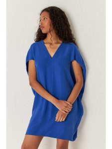SKFK Sukienka "Leiun" w kolorze niebieskim rozmiar: 36. Niebieskie sukienki SKFK, bez wzorów, bez kołnierzyka, bez ramiączek, mini. Za 260,99 zł.