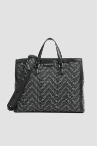 VALENTINO Czarna shopperka Blizzard. Czarne shopper bag Valentino by Mario Valentino, bez wzorów, bez dodatków. W wyprzedaży za 499,99 zł.