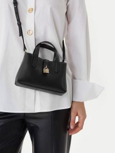 KARL LAGERFELD Torebka B1W32027 Czarny. Czarne torebki klasyczne KARL LAGERFELD, bez wzorów, ze skóry, bez dodatków. Za 664,99 zł.