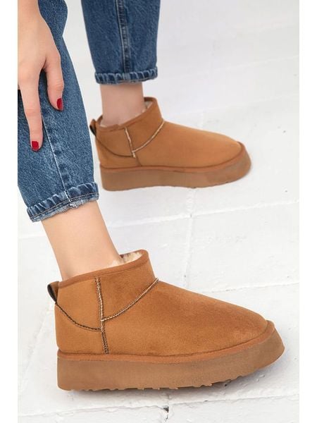 Trendyol Botki w kolorze jasnobrązowym rozmiar: 37. Brązowe botki Trendyol, bez wzorów, z materiału, bez obcasa, bez zapięcia. Za 82,64 zł.