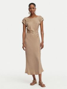 Guess Sukienka codzienna W6GK50 W1950 Beżowy ciemny Regular Fit. Brązowe sukienki Guess, na co dzień, xl, z aplikacjami, z lyocellu, bez kołnierzyka, bez ramiączek, proste. Za 694,99 zł.