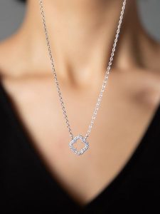 Heliophilia Srebrny naszyjnik z zawieszką - dł. 43 cm rozmiar: onesize. Szare naszyjniki Heliophilia, z cyrkonią, srebrne. Za 39,99 zł.