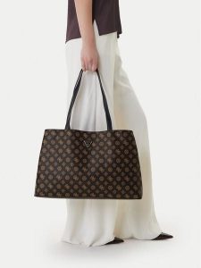 Guess Torba weekendowa Wilder Travel TWHP74 52025 Brązowy. Brązowe torebki klasyczne Guess, z aplikacjami, ze skóry, bez dodatków. Za 683,99 zł.