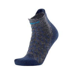 Skarpety trekkingowe dla doroslych Therm-ic Trekking UltraCool Linen Ankle. Niebieskie skarpetki THERM-IC, bez wzorów, z elastanu. Za 120,00 zł.