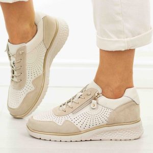 Beżowe skórzane ażurowe półbuty damskie Filippo Dp7605/26. Brązowe półbuty Filippo, na jesień, w ażurowe wzory, z jeansu, bez obcasa, na koturnie, bez zapięcia. Za 269,00 zł.