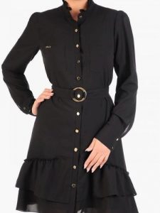 Sukienka Model Paloma Pasek Black - Jersa. Czarne sukienki Jersa, l, bez wzorów, wizytowe, bez kołnierzyka, plus size, bez ramiączek. Za 390,03 zł.