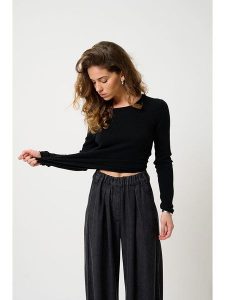 AUTHENTIC CASHMERE Kaszmirowy sweter "Epéna" w kolorze czarnym rozmiar: L. Czarne swetry oversize AUTHENTIC CASHMERE, l, bez wzorów, z kaszmiru, bez ramiączek. Za 262,91 zł.