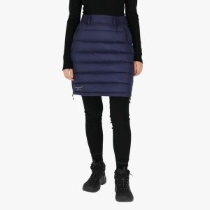 Spódnica turystyczna damska Swedemount Östersund Down Skirt 2.0 wodoodporna. Niebieskie spódnice SWEDEMOUNT, bez wzorów, z puchu. Za 329,99 zł.