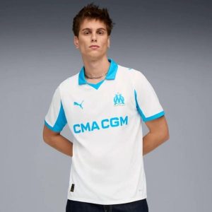 Koszulka piłkarska Puma Olympique de Marseille 25/26 domowa. Bluzki Puma, xl, bez wzorów, z materiału, sportowe, bez kołnierzyka, bez ramiączek. Za 339,99 zł.