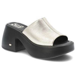Złote Klapki Karino Eleganckie Obuwie Damskie Na Obcasie. Żółte klapki Karino, bez wzorów, ze skóry, z otwartym noskiem, bez obcasa, na obcasie. Za 399,00 zł.