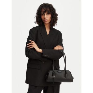 Torebka Calvin Klein. Czarne torebki klasyczne Calvin Klein, bez wzorów, z nylonu, bez dodatków. Za 649,99 zł.