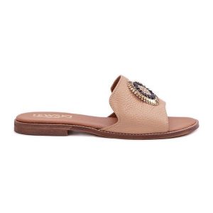 Lewski Shoes Skórzane Klapki Z Ozdobą Na Płaskim Obcasie Lewski 3047/O Beżowe brązowe. Brązowe klapki z aplikacjami, ze skóry, bez obcasa, na płaskiej podeszwie. Za 432,39 zł.