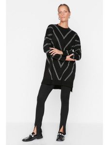 Trendyol Sweter w kolorze czarno-białym rozmiar: S/M. Czarne swetry oversize Trendyol, m, bez wzorów, bez ramiączek. Za 73,99 zł.