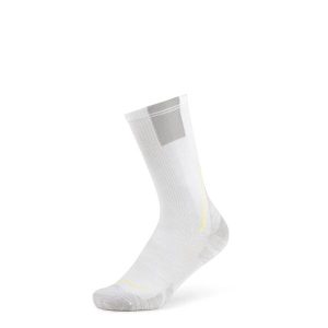 Skarpety biegowe Buff Coolnet Crew Sock CC. Białe skarpetki Buff, bez wzorów. Za 119,99 zł.
