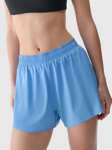 4F Szorty sportowe w kolorze błękitnym rozmiar: L. Niebieskie spodenki sportowe 4f, l, bez wzorów, z materiału, outdoorowe. Za 122,96 zł.